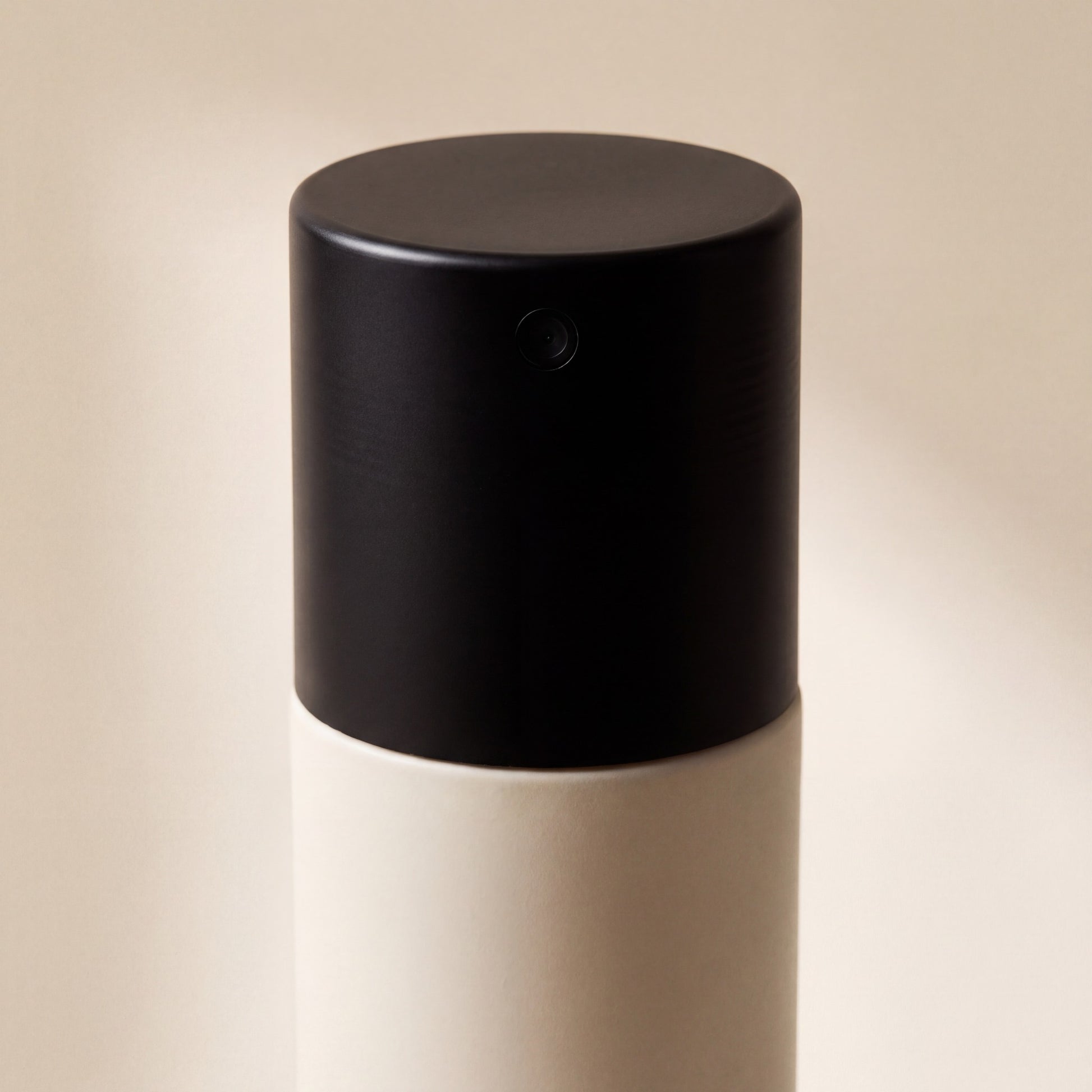 Detail of the matte black cap and flush seam on the most. AnchorSet Spray
